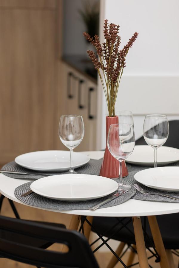 Wola Pet-Friendly Apartments With Ac Slawinska By Noclegi Renters Warschau Buitenkant foto